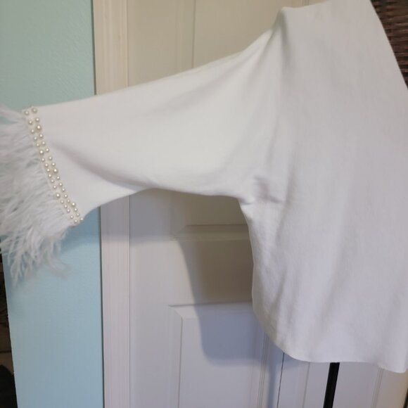 Siani Milano White Tunic-Style  Sweater Top-Feathers & Pearl Sleeves  (Large) - Picture 8 of 12